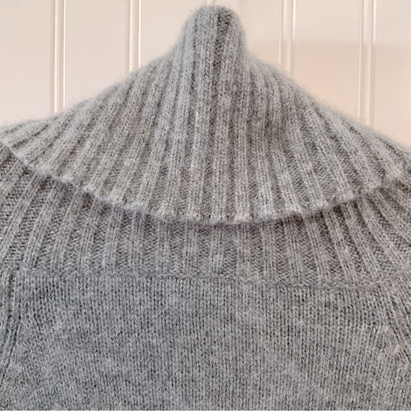 PORTOLANO Cashmere Relaxed Asymmetrical pullover poncho - Picture 9 of 10